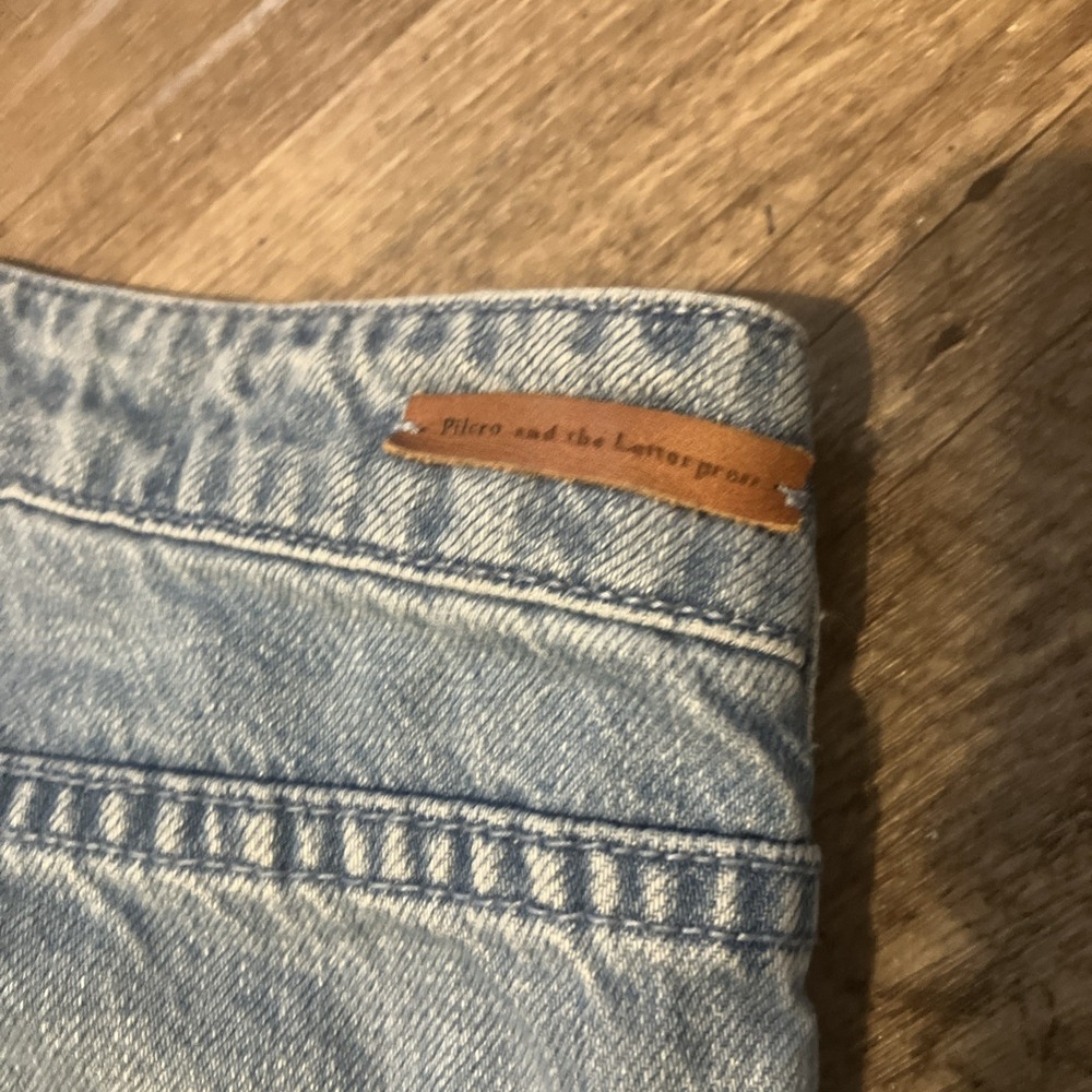Women's Two-Tone Light Blue Cropped Jeans - Picture 10 of 10